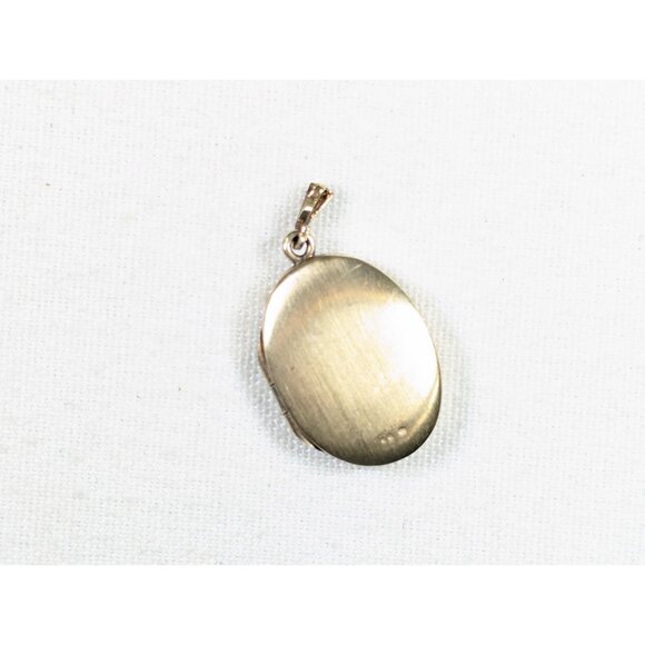 Classic oval gold plated photo locket, Gold Filled oval locket vintage picture - Picture 3 of 10